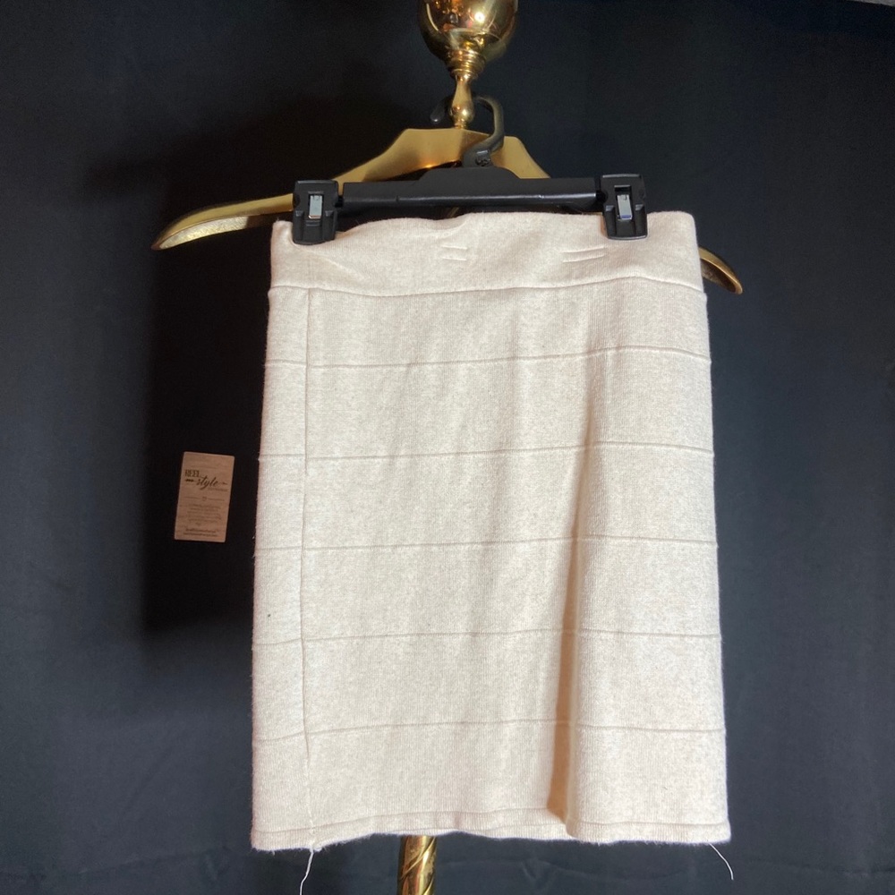 creme pencil skirt